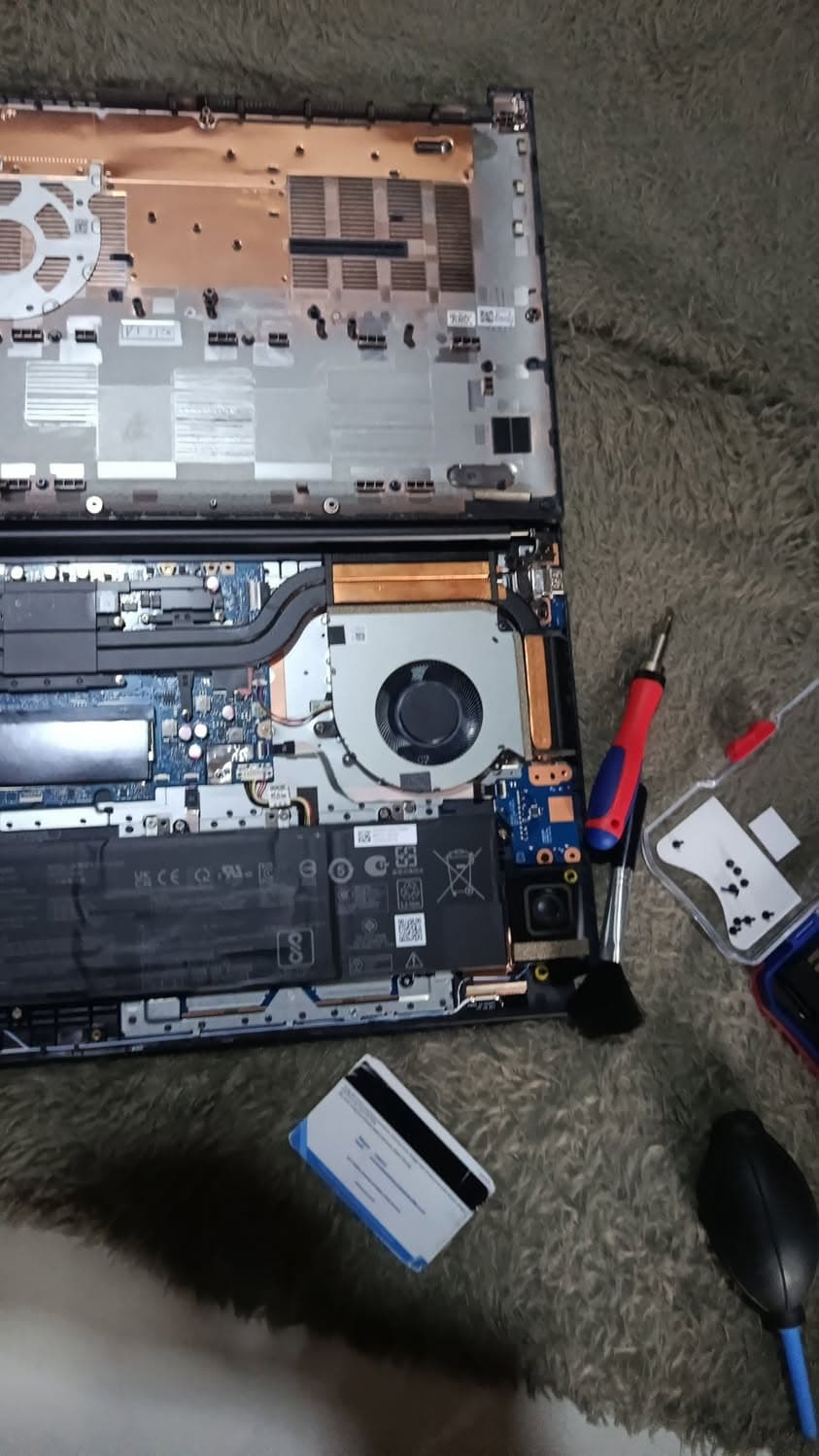 Laptop cleaning and maintenance service